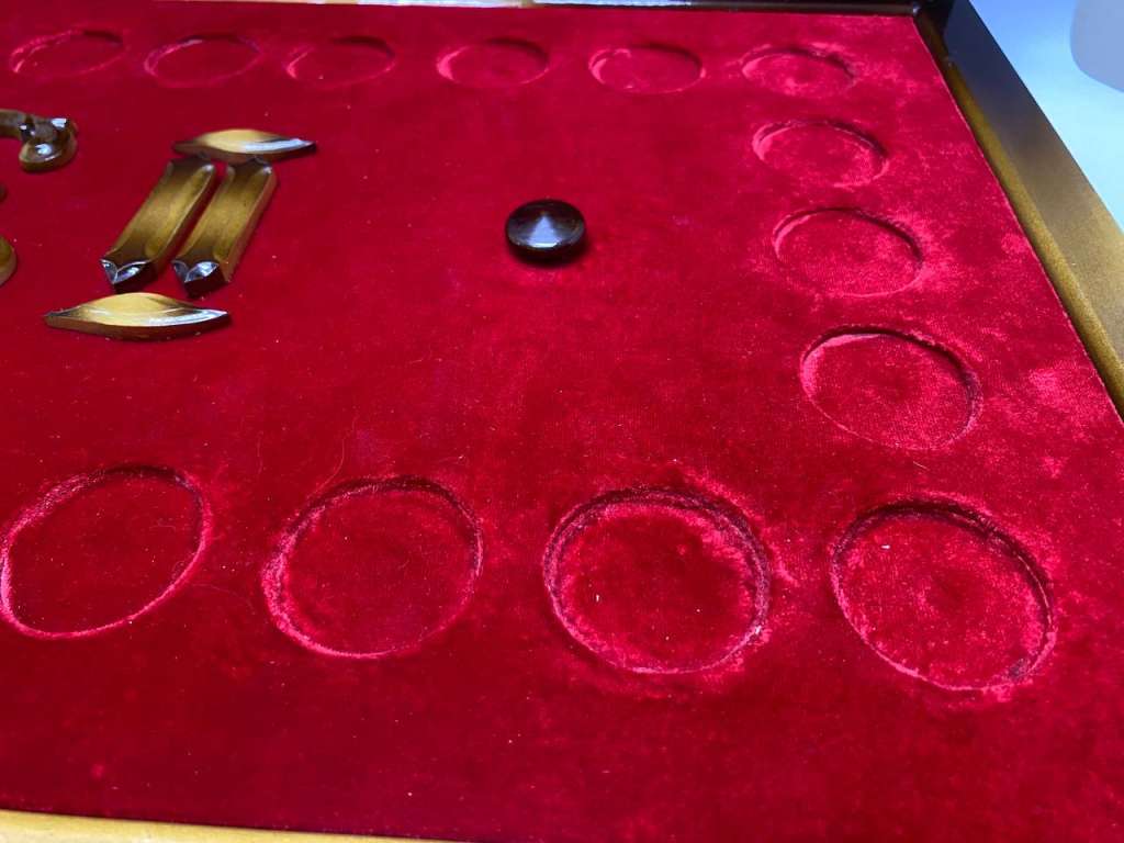 Футляр для монет дерево 2 яруса, ячейки под капсулу 40,6 мм