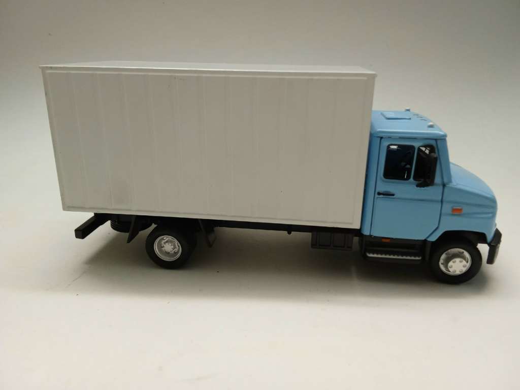 Модель авто 1:43 ЗИЛ 5301 без коробки