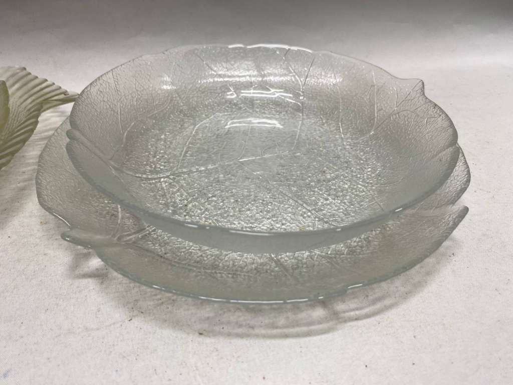 Блюда стеклянные разной формы, 4 шт