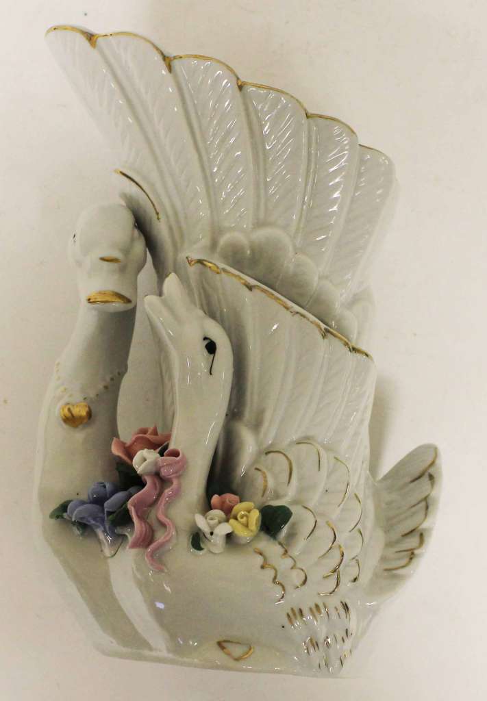 Керамическая ваза &quot;Лебеди&quot; ручной работы (состояние на фото)