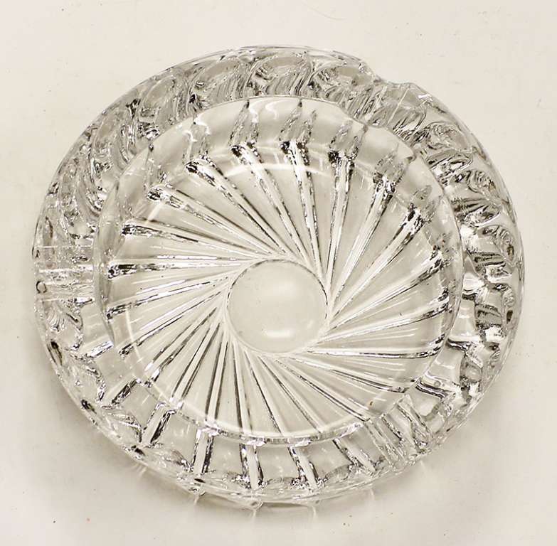 Пепельница из толстого стекла (состояние на фото)