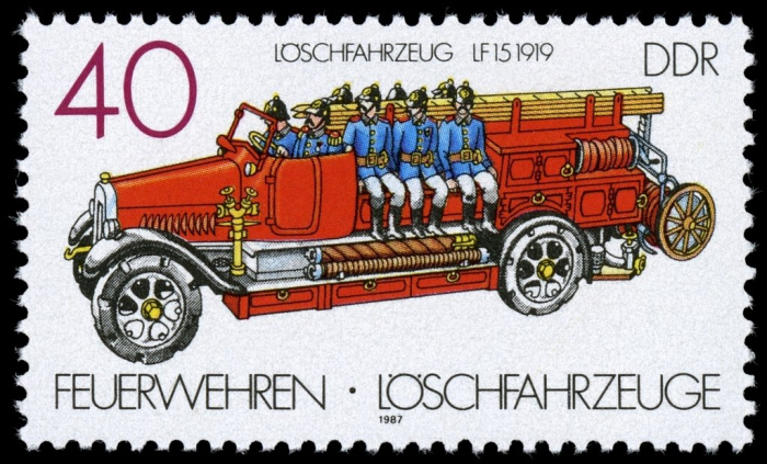 (1987-050a) Лист (2 м) Германия (ГДР) &quot;Насос Lf 19 (1919)&quot;    Пожарные машины II Θ