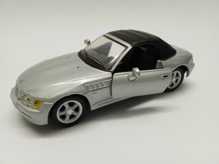 Модель авто 1:43 BMW Z3 Hongwell 