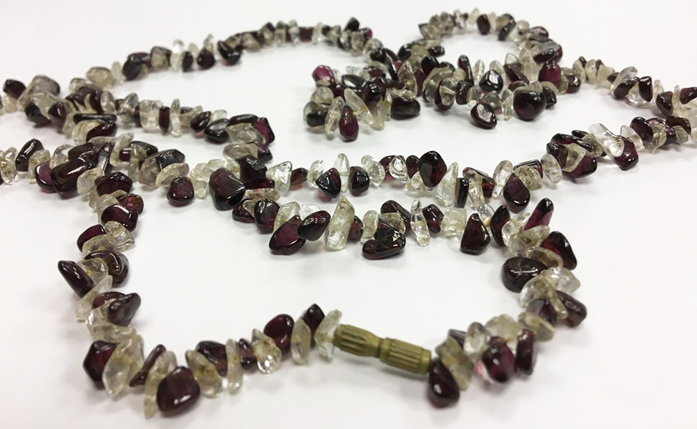 Бусы (сост. на фото)