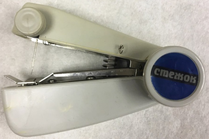 Швейная машинка ручная "Стежок" СССР (сост. на фото)