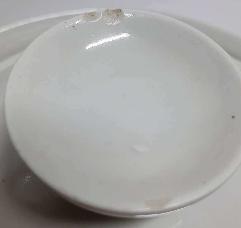 Супница фарфоровая, СССР, есть скол (см. фото)