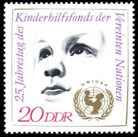 (1971-062) Марка Германия (ГДР) "Ребенок "    ЮНИСЕФ 25 лет III Θ