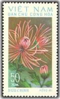 (1974-020) Марка Вьетнам "Красно-розовая"   Хризантемы III Θ
