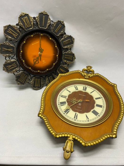 Часы настенные янтарь кварцевые рабочие 2 шт СССР