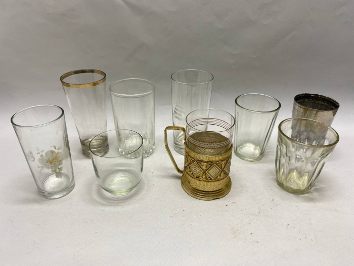 Стаканы 9 шт и подстаканник