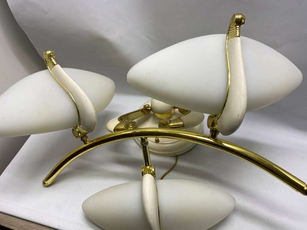 Люстра потолочная 3 плафона, стекло, метал позолота