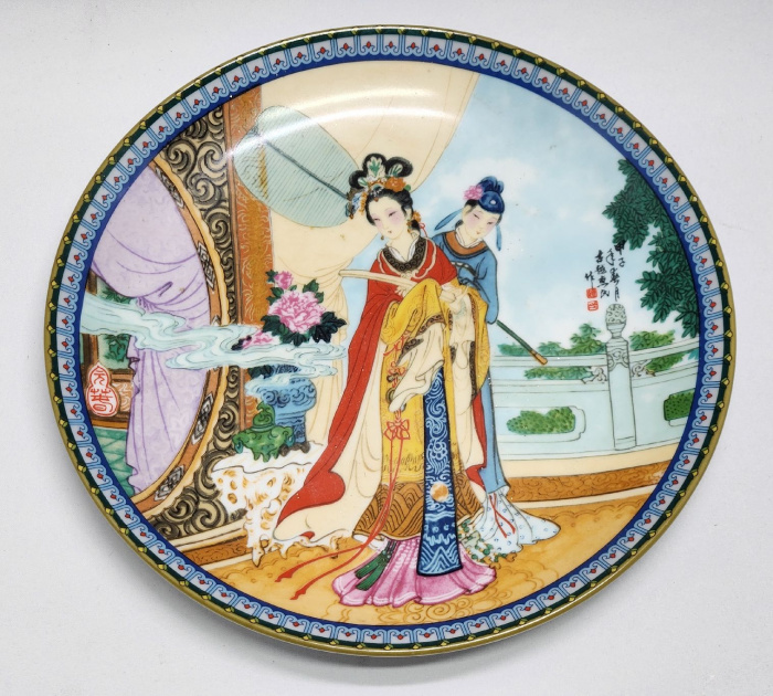 Тарелка настенная Китай фарфор 1986г (сост. на фото)