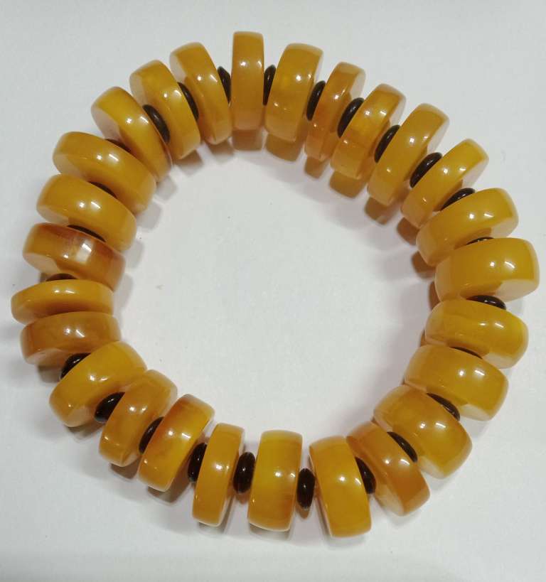 Браслет из двух видов янтаря 30 гр (новый)