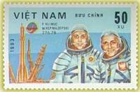 (1983-034) Марка Вьетнам "П. Климук и М. Гермашевский"    Интеркосмос II Θ