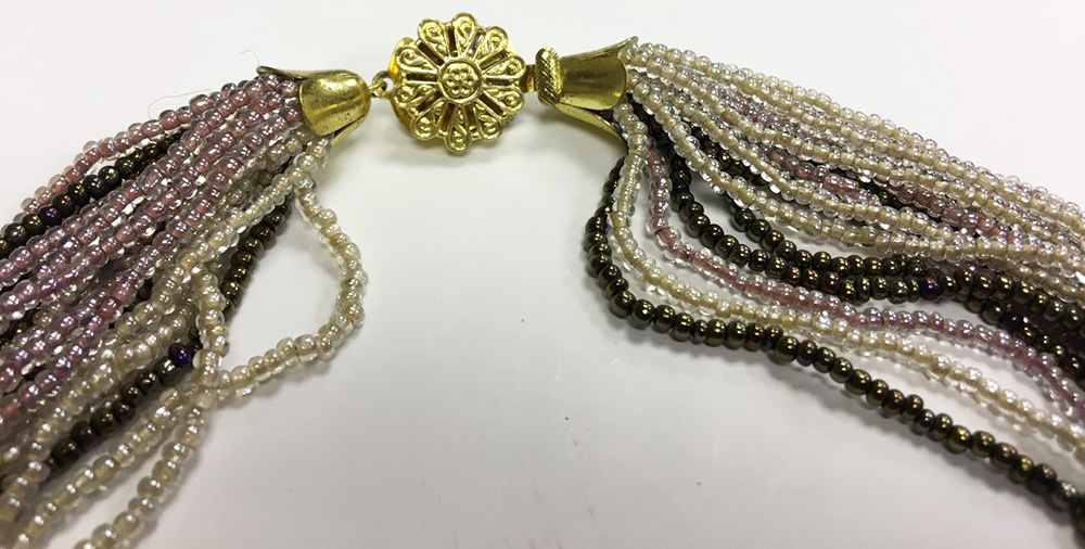 Бусы-ожерелье, бисер (сост. на фото)