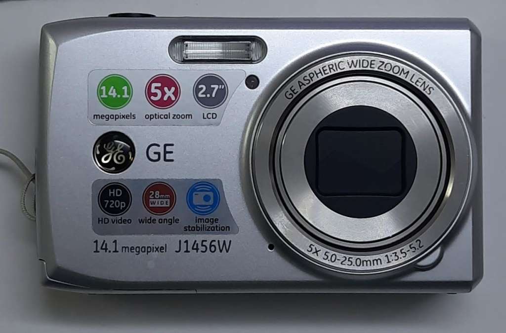 Фотоаппарат GE Aspheric wide zoom lens, 14.1 mp, памяти 4 гб, рабочий (сост. на фото)
