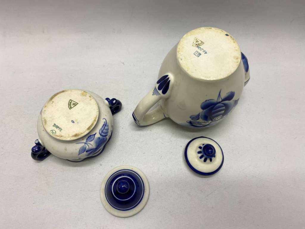 Чайник и сахарница Гжель