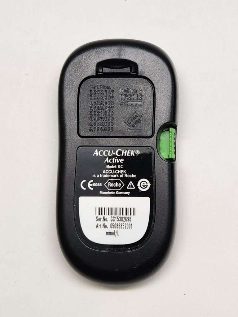 Глюкометр Accu Chek Aktive с чехлом