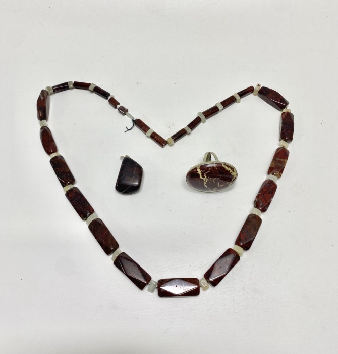 Бусы + подвеска + перстень натуральный камень 