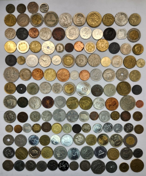 Набор иностранных монет 142 штуки