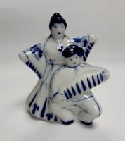 Фарфоровый сувенир "Баянист", гжель.