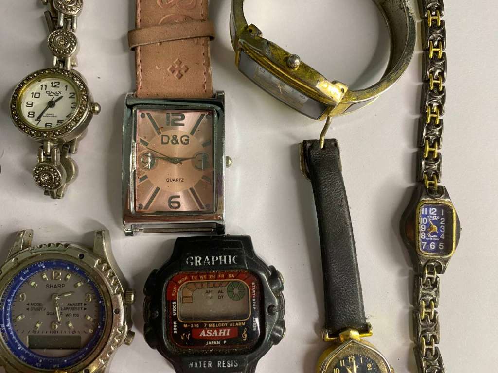 Часы наручные электронные,10 шт на запчасти