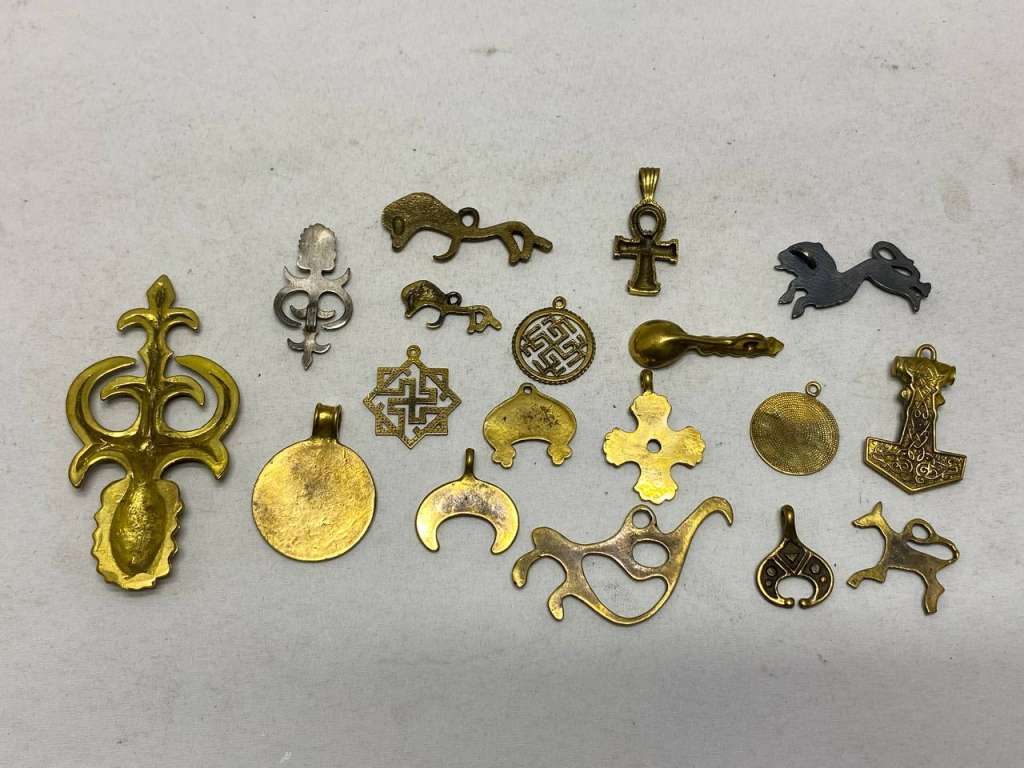 Копии древних амулетов 18 шт, бронза, серебро