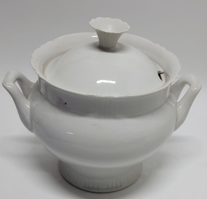 Супница фарфоровая, СССР (сост. на фото)