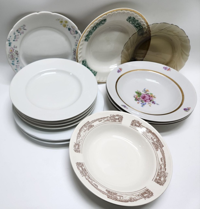 Тарелки суповые столовые 17 штук разные