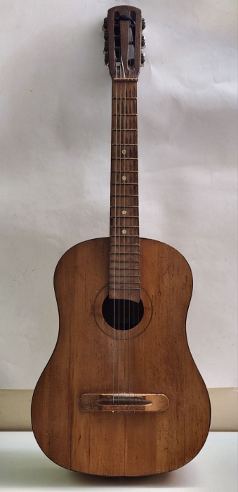 Гитара шестиструнная фабрика Луначарского 1973 г 