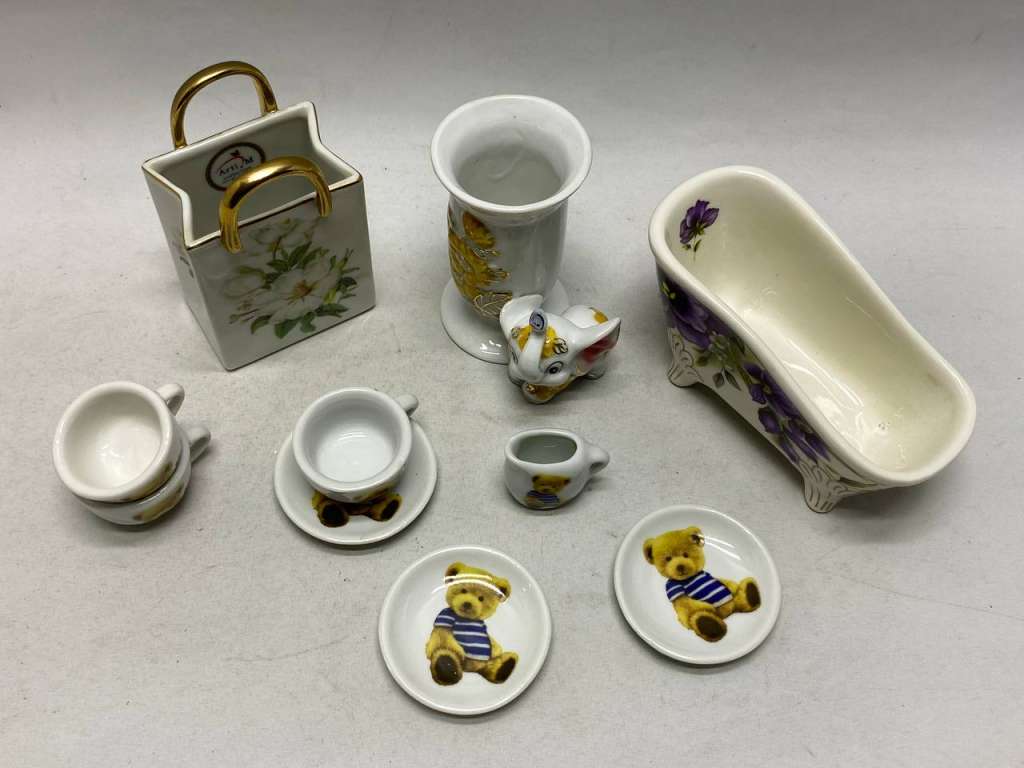 Набор фарфора сувенирный 10 предметов, салфетница, 3 мини чайные пары с молочником и 2 вазочки