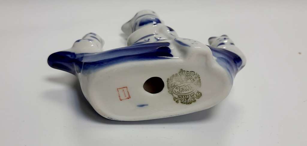 Фарфоровый сувенир "Мазай и зайцы", гжель.