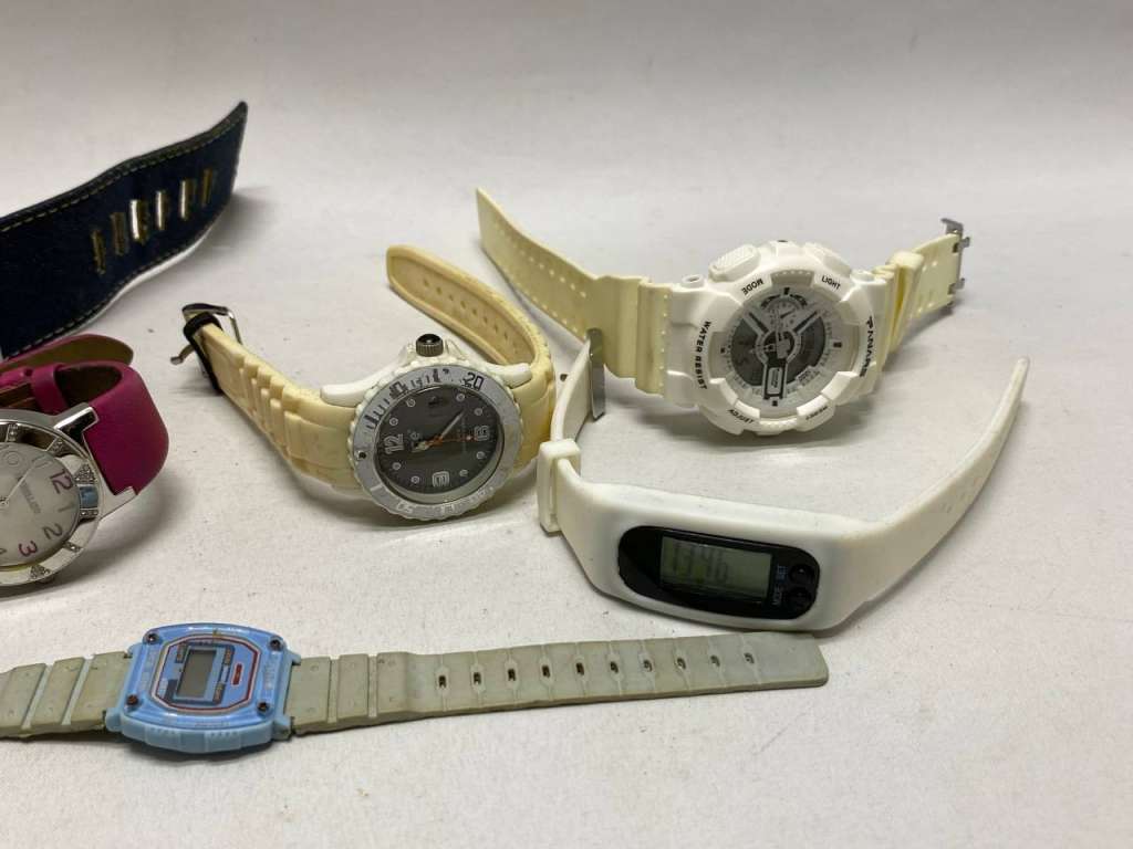 Часы наручные из 7 шт на запчасти