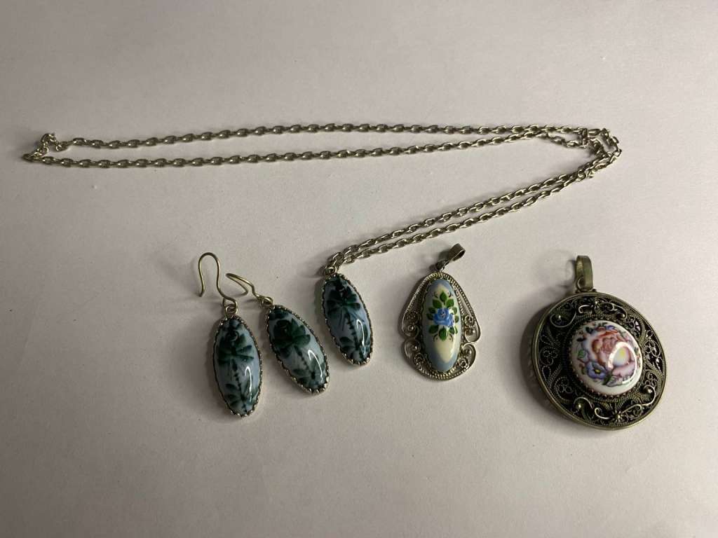 Украшения подвески 3 шт и пара сережек финифть