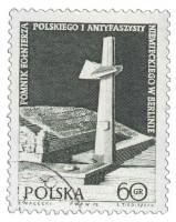 (1972-019) Марка Польша "Монумент"    25-я годовщина окончания Второй Мировой Войны II Θ
