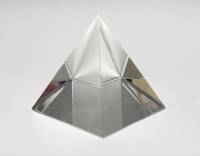 Сувенир пирамида прозрачная хрусталь Австрия новая в коробке высота 6 см