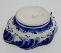 Конфетница, фарфор, клеймо Новая гжель, авторская работа, 14*12*4 см (сост. на фото)