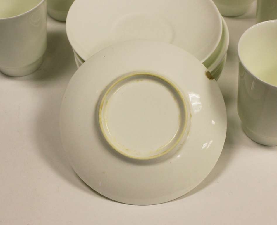 Кофейный набор на 6 персон, белая керамика, без клейма, 12 предметов (состояние на фото)