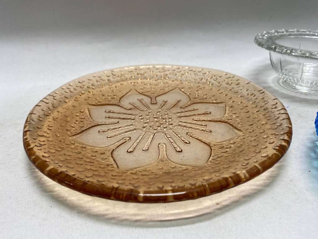 Блюдо, конфетница и розетка цветное стекло