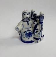 Фарфоровый сувенир "Ткачиха", гжель