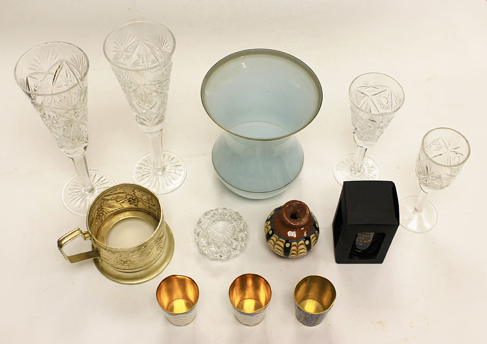 Набор посуды для напитков и хрустальных ваз для сервировки, 18 предметов (все на фото) 