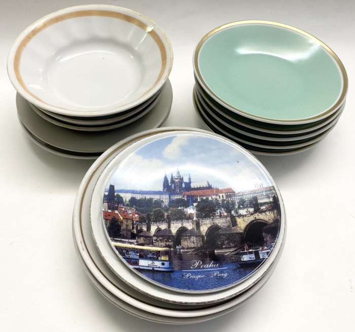 Блюдца 15 шт разные 