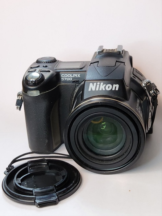 Фотоаппарат цифровой зеркальный Nicon Coolpix E5700  Япония  