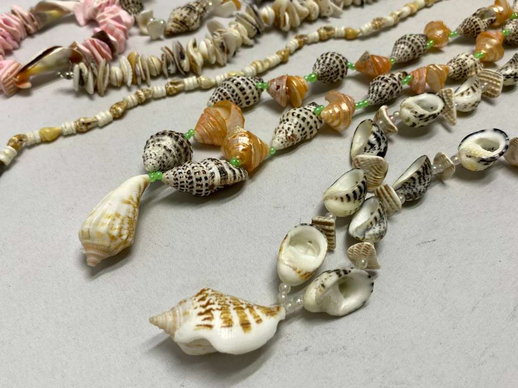 Бусы 8 шт, из натуральных ракушек