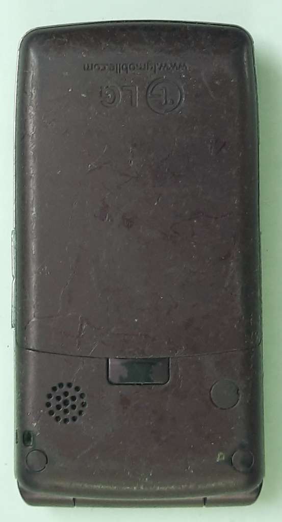 Телефон мобильный LG KF300, в комплекте зарядное устр-во., рабочий(сост. на фото)