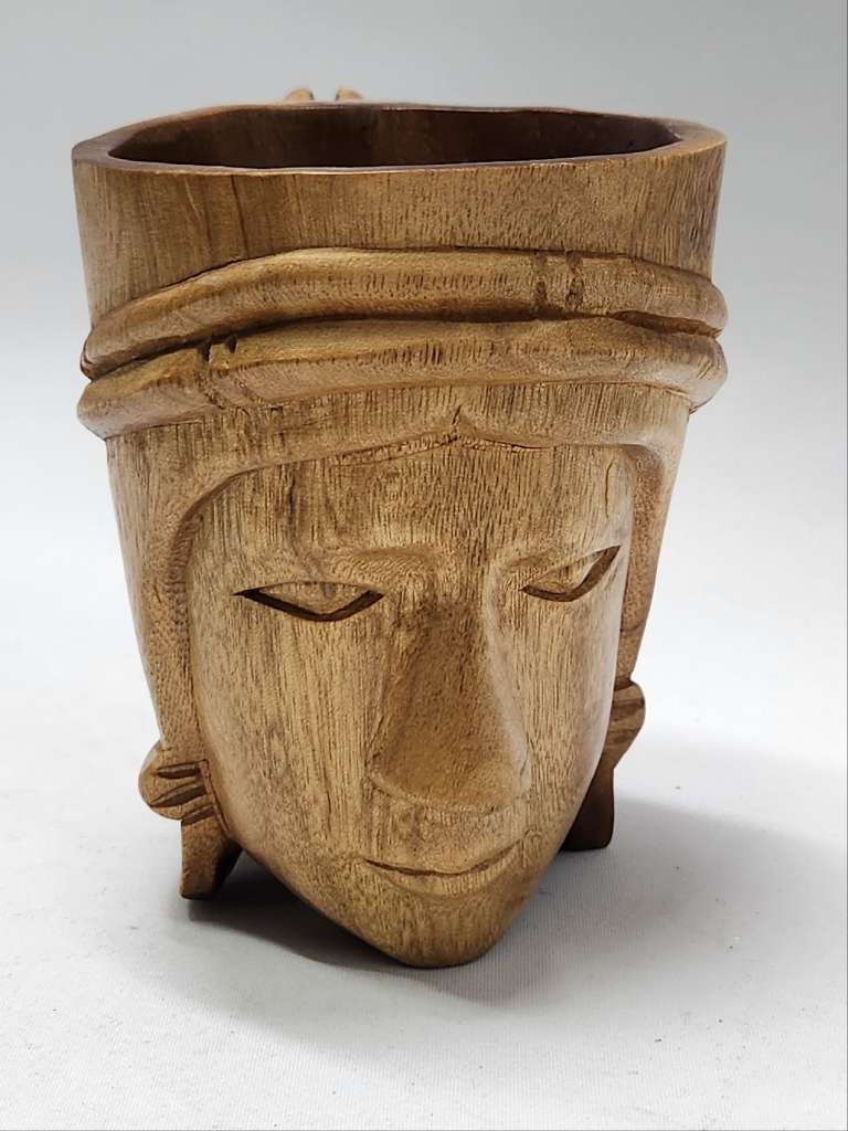 Кружка деревянная с объемным изображением лица