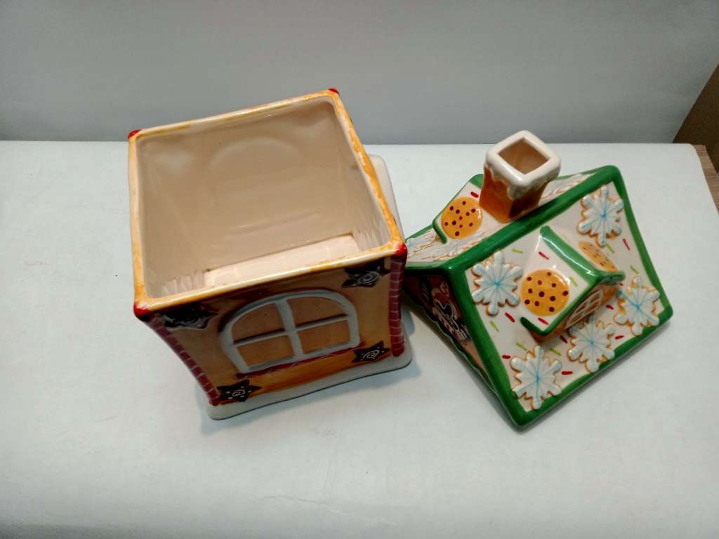 Чайный домик  керамика  (сост. на фото)