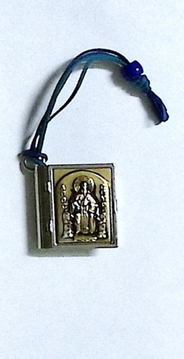 Православный медальон &quot;Книга&quot;, 3*3 см. (сост.на фото) 